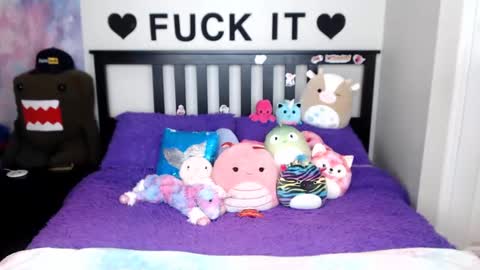 Mackenzie Wolfe online show from 11-07-25, 04:45