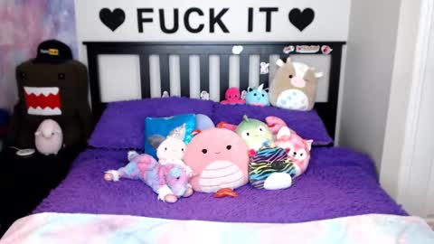 Mackenzie Wolfe online show from 11-17-25, 06:19