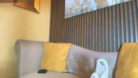 Snapshot of madame_mature1 chatting on 05-18-26, 06:58 Madame online show from 05-18-26, 06:58