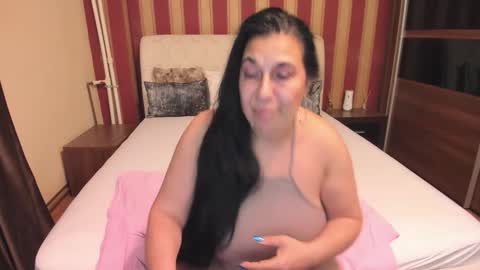 Snapshot of madamecrowford chatting on 12-05-25, 10:46 Nora online show from 12-05-25, 10:46