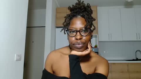 Snapshot of madamindigo chatting on 01-09-26, 01:58 YourMadamIndigo online show from 01-09-26, 01:58