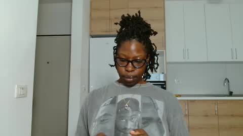 Snapshot of madamindigo chatting on 01-14-26, 11:16 YourMadamIndigo online show from 01-14-26, 11:16