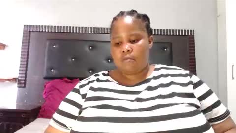 Snapshot of madamzee chatting on 01-06-25, 08:46 madamzee online show from 01-06-25, 08:46