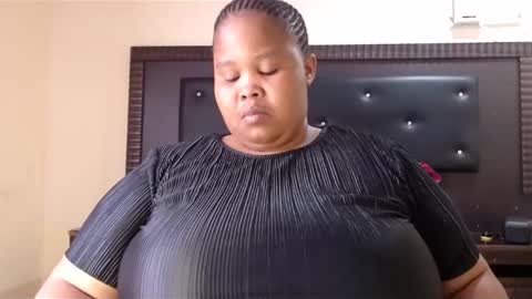 Snapshot of madamzee chatting on 02-10-25, 06:42 madamzee online show from 02-10-25, 06:42