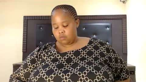 Snapshot of madamzee chatting on 02-19-25, 06:11 madamzee online show from 02-19-25, 06:11