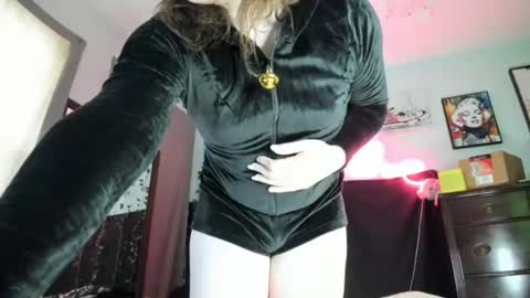 Snapshot of maddi_avalon chatting on 06-15-26, 12:02 Maddi Avalon online show from 06-15-26, 12:02