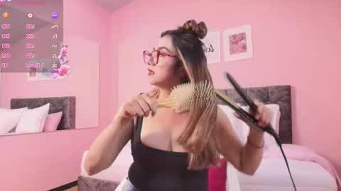 Snapshot of maddie_beauty chatting on 11-14-25, 08:40 Maddie online show from 11-14-25, 08:40