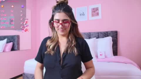 Snapshot of maddie_beauty chatting on 11-18-25, 08:02 Maddie online show from 11-18-25, 08:02