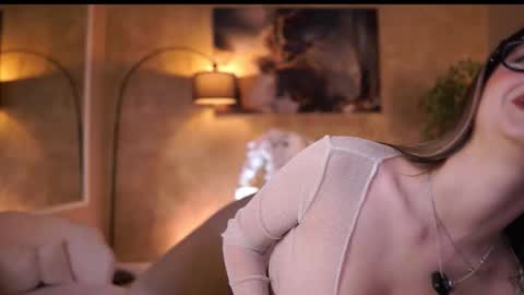 Snapshot of maddiebryggs chatting on 12-14-25, 09:58 Maddie online show from 12-14-25, 09:58