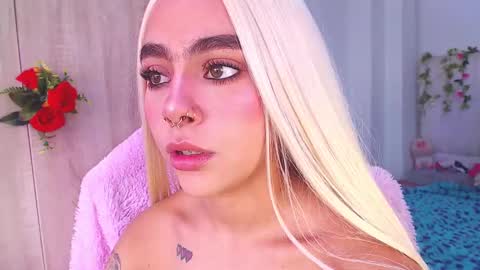 Snapshot of maddiie_and_clyde chatting on 10-04-25, 05:22 maddiie and clyde online show from 10-04-25, 05:22