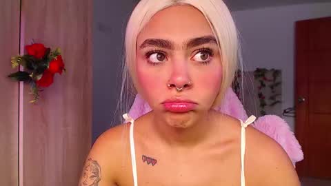 Snapshot of maddiie_and_clyde chatting on 10-06-25, 03:31 maddiie and clyde online show from 10-06-25, 03:31