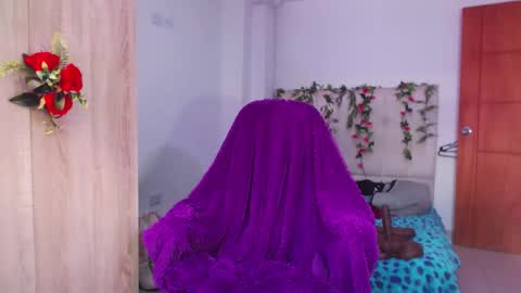 Snapshot of maddiie_and_clyde chatting on 10-09-25, 04:27 maddiie and clyde online show from 10-09-25, 04:27