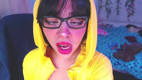 Snapshot of maddiie_and_clyde chatting on 10-11-25, 02:37 maddiie and clyde online show from 10-11-25, 02:37