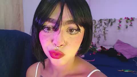 Snapshot of maddiie_and_clyde chatting on 10-19-25, 10:21 maddiie and clyde online show from 10-19-25, 10:21