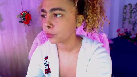 Snapshot of maddiie_and_clyde chatting on 10-21-25, 03:24 maddiie and clyde online show from 10-21-25, 03:24