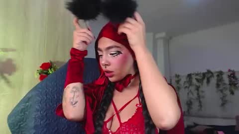 Snapshot of maddiie_and_clyde chatting on 10-31-25, 02:18 maddiie and clyde online show from 10-31-25, 02:18