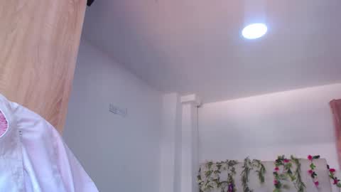 Snapshot of maddiie_and_clyde chatting on 11-18-25, 05:39 maddiie and clyde online show from 11-18-25, 05:39