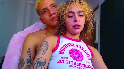 Snapshot of maddiie_and_clyde chatting on 11-19-25, 03:45 maddiie and clyde online show from 11-19-25, 03:45