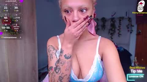 Snapshot of maddiie_and_clyde chatting on 12-16-25, 03:17 maddiie and clyde online show from 12-16-25, 03:17