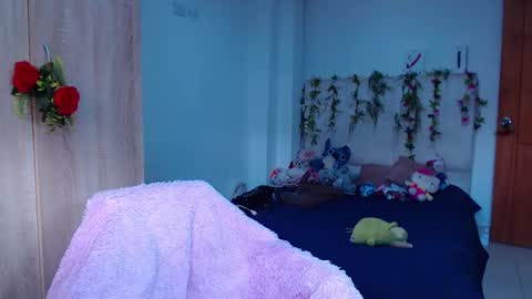 Snapshot of maddiie_and_clyde chatting on 12-17-25, 01:06 maddiie and clyde online show from 12-17-25, 01:06