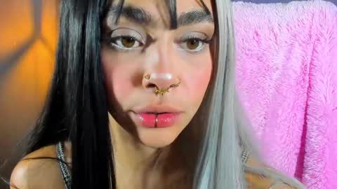 Snapshot of maddiiebrooks chatting on 01-17-25, 04:26 Maddie online show from 01-17-25, 04:26