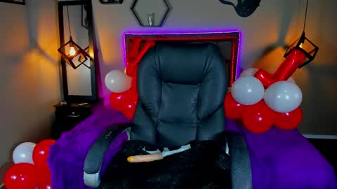 Snapshot of maddiiebrooks chatting on 02-14-25, 06:51 Maddie online show from 02-14-25, 06:51