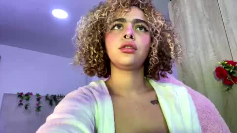 Snapshot of maddiiebrooks chatting on 10-21-25, 12:33 Maddie online show from 10-21-25, 12:33