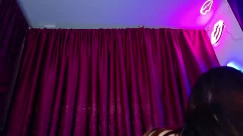 Snapshot of maddilust chatting on 05-28-26, 04:37 Miss Lust online show from 05-28-26, 04:37