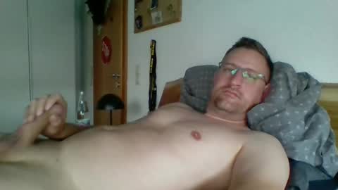 Snapshot of maddin8891 chatting on 10-26-25, 02:34 Maddin online show from 10-26-25, 02:34