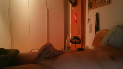 Snapshot of maddin8891 chatting on 02-12-26, 05:41 Maddin online show from 02-12-26, 05:41