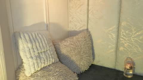 Snapshot of maddy1y_ chatting on 05-19-26, 12:22 maddy online show from 05-19-26, 12:22