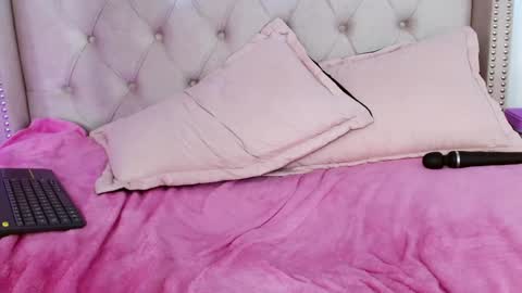 Snapshot of maddy_14 chatting on 12-06-24, 03:22 Maddy UwU online show from 12-06-24, 03:22