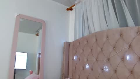 Snapshot of maddy_14 chatting on 12-18-24, 12:07 Maddy UwU online show from 12-18-24, 12:07