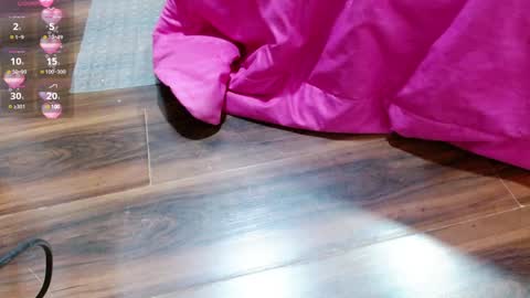 Snapshot of maddy_14 chatting on 01-23-25, 12:41 Maddy UwU online show from 01-23-25, 12:41