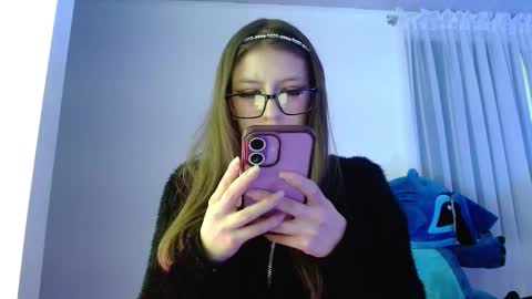 Snapshot of maddy_14 chatting on 09-27-25, 12:54 Maddy UwU online show from 09-27-25, 12:54