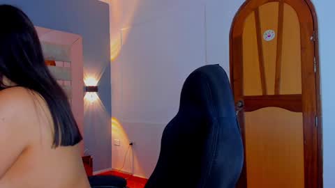 Snapshot of maddycrofft chatting on 01-17-25, 10:55  Maddy Crofft online show from 01-17-25, 10:55