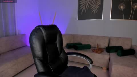 Maddy Owens online show from 10-16-25, 10:49