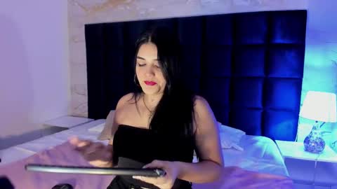 Snapshot of maddysexx_ chatting on 09-23-25, 11:35 Maddy online show from 09-23-25, 11:35