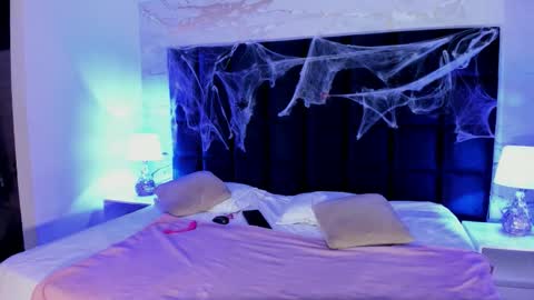 Snapshot of maddysexx_ chatting on 10-14-25, 11:44 Maddy online show from 10-14-25, 11:44