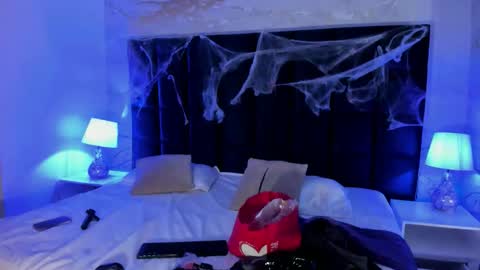 Snapshot of maddysexx_ chatting on 10-18-25, 11:33 Maddy online show from 10-18-25, 11:33