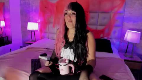 Snapshot of maddysexx_ chatting on 10-22-25, 12:38 Maddy online show from 10-22-25, 12:38