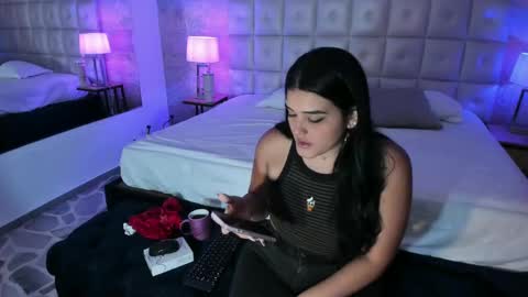 Snapshot of maddysexx_ chatting on 11-19-25, 11:54 Maddy online show from 11-19-25, 11:54