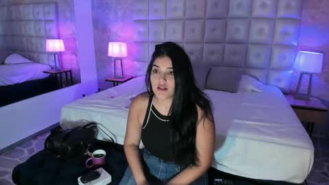 Snapshot of maddysexx_ chatting on 11-20-25, 12:05 Maddy online show from 11-20-25, 12:05