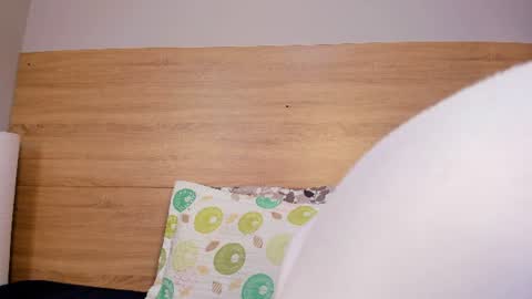 Snapshot of madelaine_blosson chatting on 07-15-26, 10:31 Madelaine online show from 07-15-26, 10:31