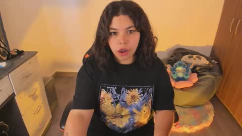 Snapshot of madelaine_taylor chatting on 10-05-25, 04:05 madelaine_taylor online show from 10-05-25, 04:05