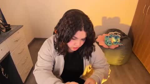 Snapshot of madelaine_taylor chatting on 10-17-25, 04:15 madelaine_taylor online show from 10-17-25, 04:15