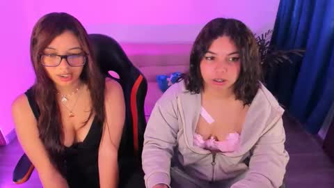 Snapshot of madelaine_taylor chatting on 11-15-25, 04:25 madelaine_taylor online show from 11-15-25, 04:25