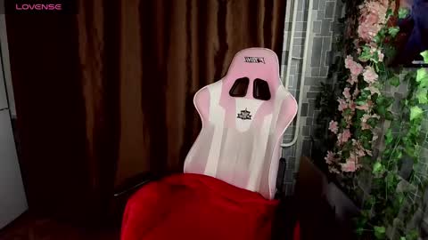 Snapshot of madelaines chatting on 05-12-26, 04:37 madelaines online show from 05-12-26, 04:37