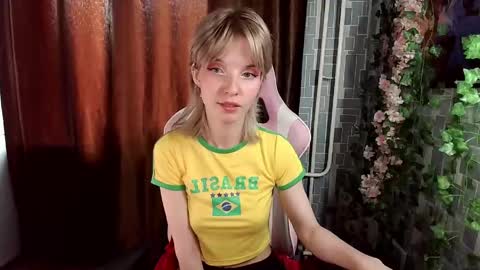 Snapshot of madelaines chatting on 05-15-26, 03:02 madelaines online show from 05-15-26, 03:02