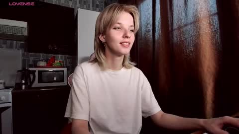 Snapshot of madelaines chatting on 05-24-26, 11:32 madelaines online show from 05-24-26, 11:32
